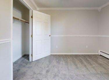 ZwEHUTsL1yt-Closet